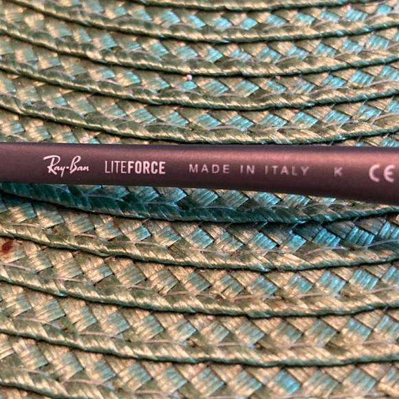 Ray-Ban unisex eyeglass frame - Picture 4 of 4